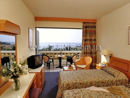 Готель Paphian Bay 3*