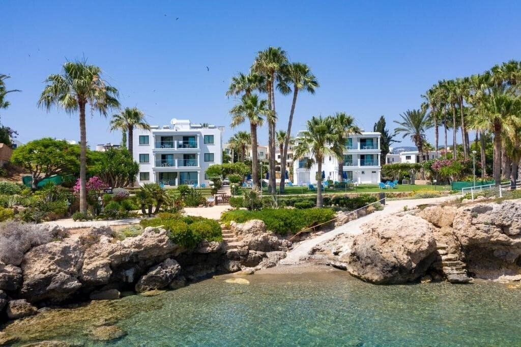 Hotel Rododafni Beach Apartments & Rododafni Holiday Villas 3*