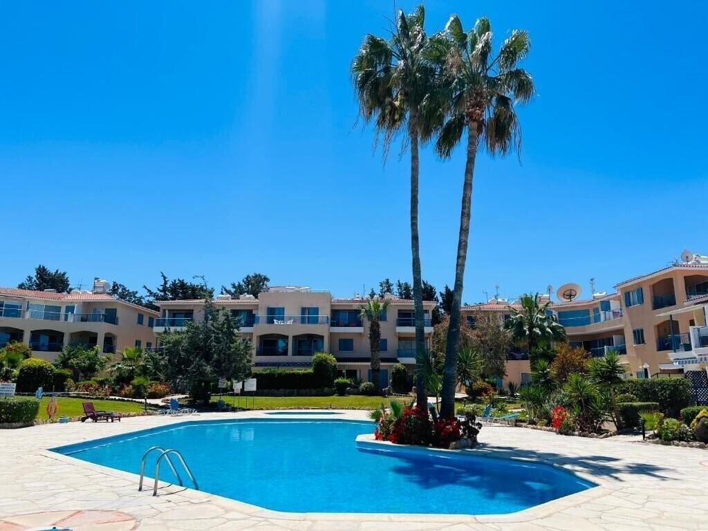 Готель Golden Palms Paradise Garden 4*