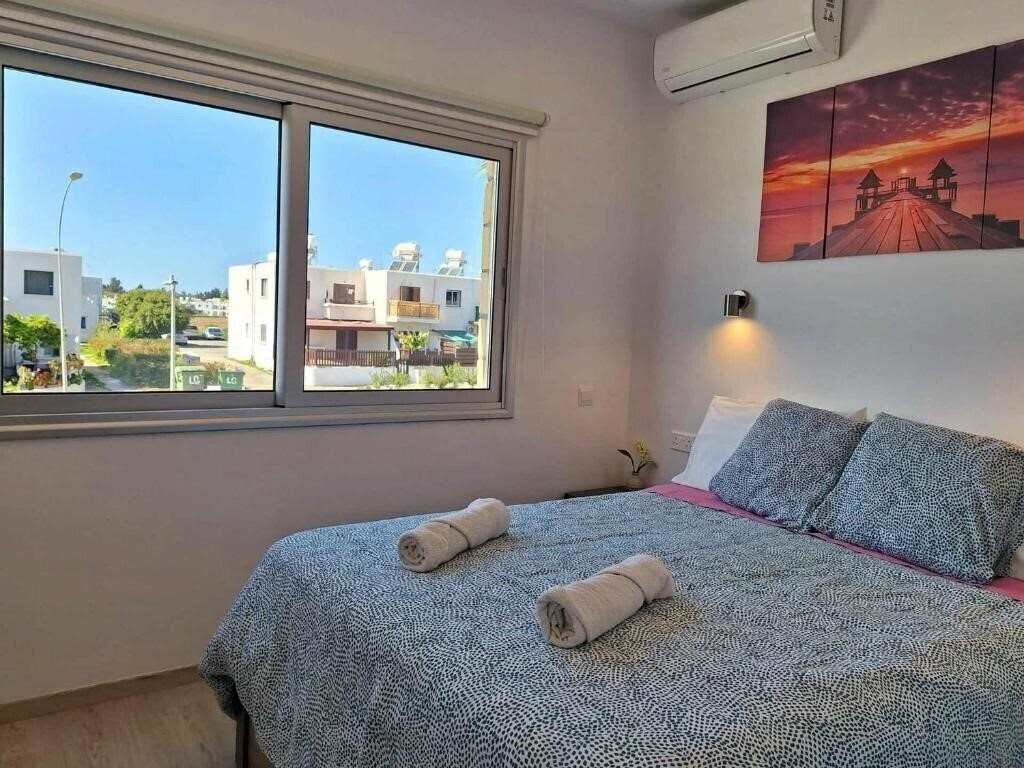 Zdjęcia Charming Holiday Retreat Kato Paphos Apt 400m To The Beach 3*