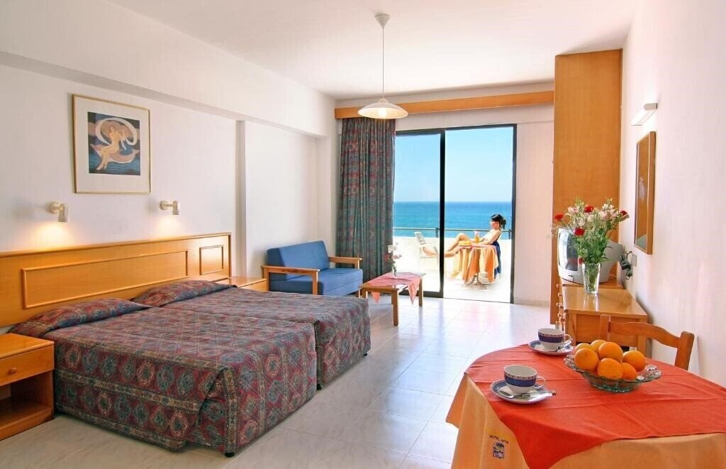 Фото Corallia Beach Apts 3*