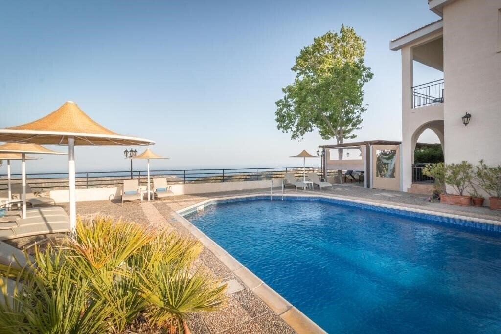 Готель Hill View Restaurant & Apartments 3*