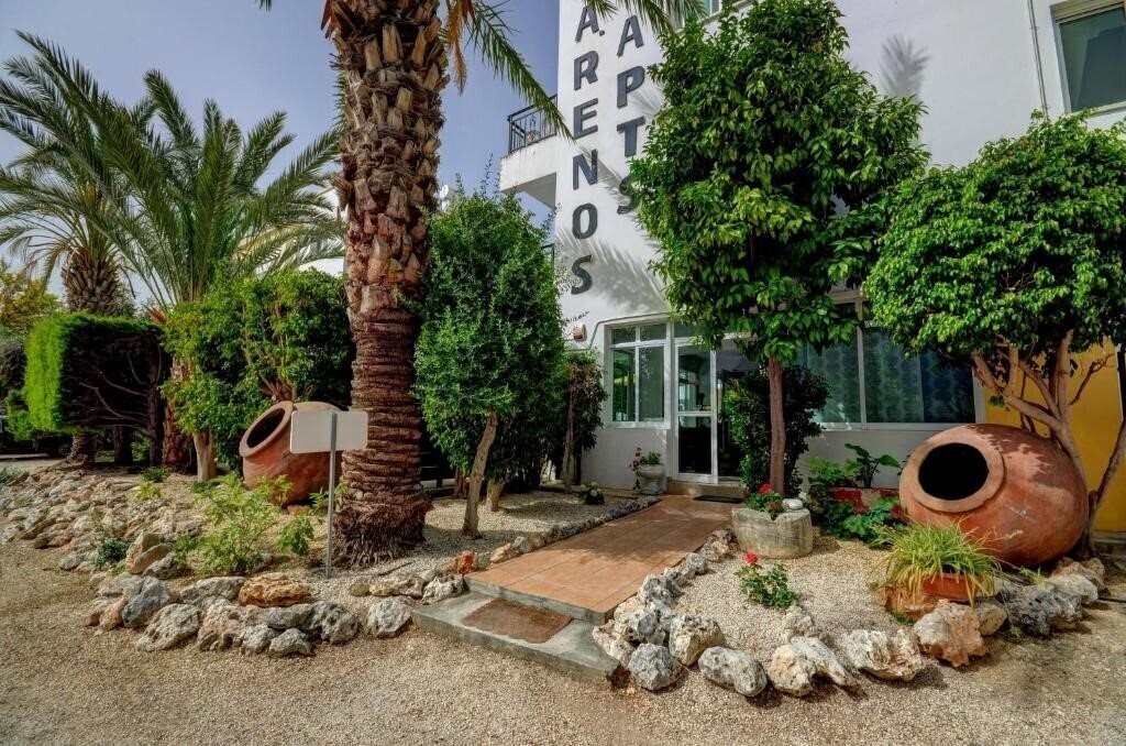 Отель Renos Tourist Apartments 1*