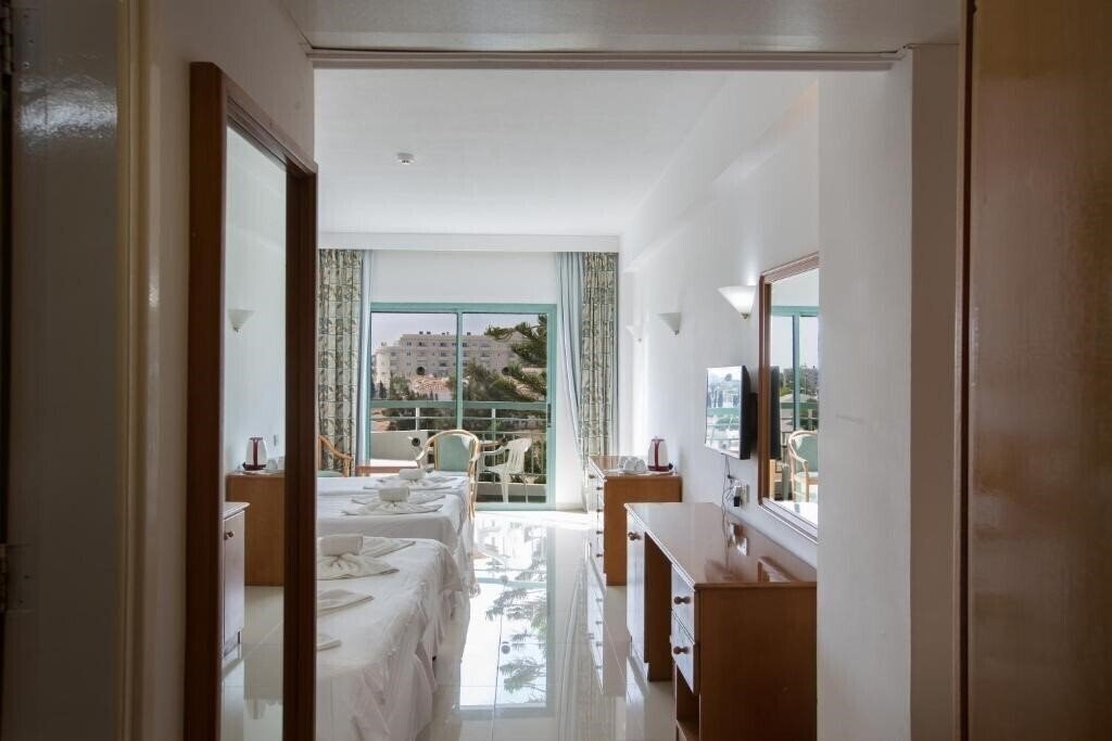 Фотографія Antigoni 3*