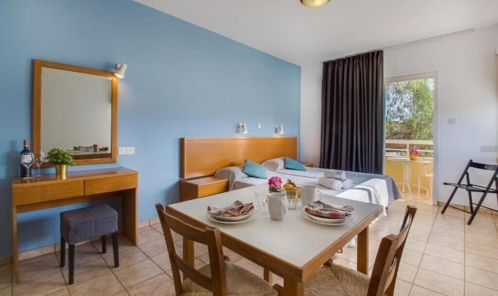 Zdjęcie Captain Karas Holiday Apartments 2*