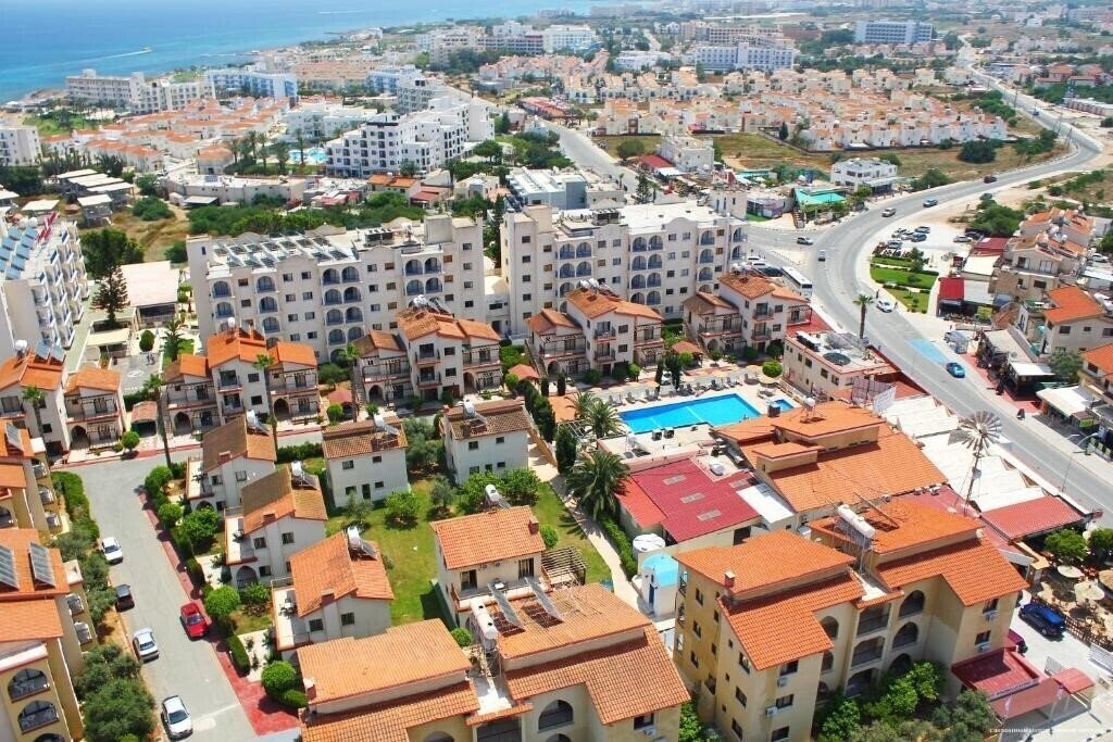 Готель Windmills Hotel Apartments 4*