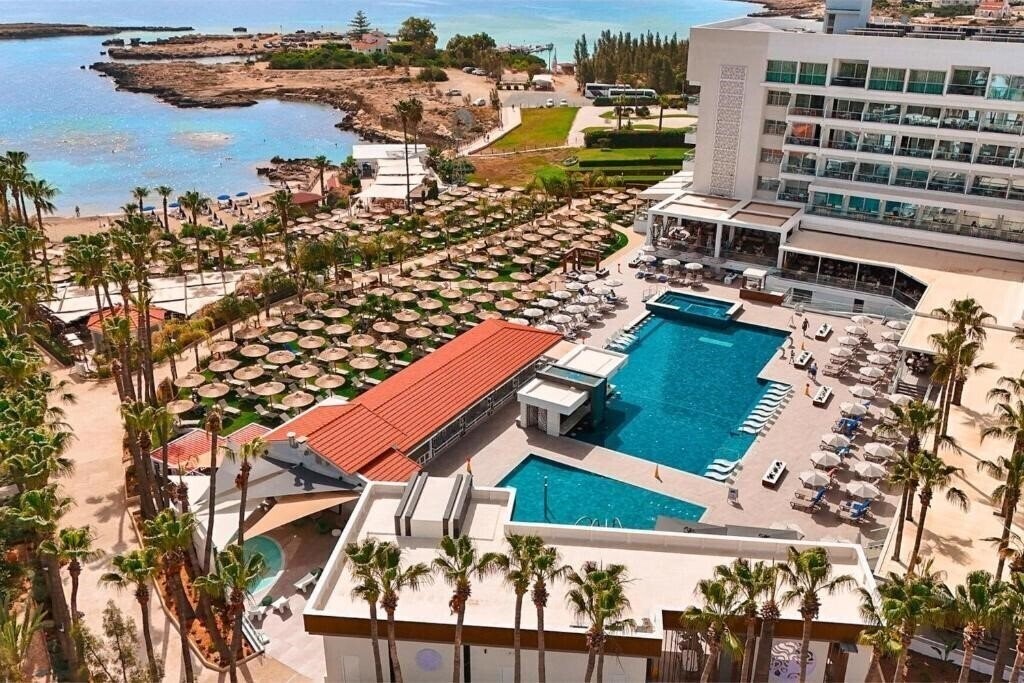 Готель Cavo Maris Beach Hotel 4*
