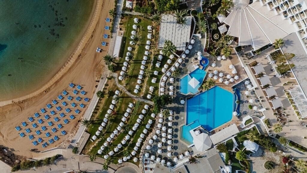 Отель Golden Coast 4*