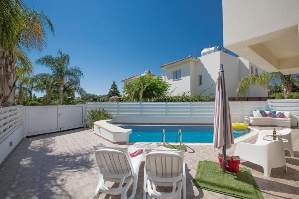 Zdjęcie Kalamies Beach Villas 3*