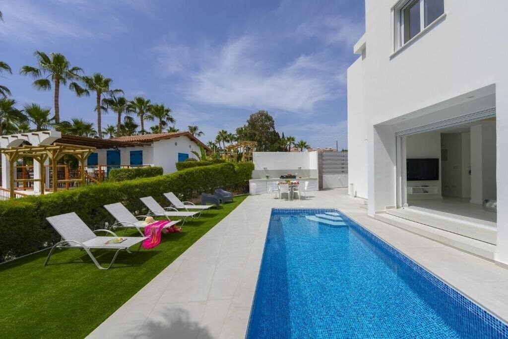 Hotel Protaras Villa Piera by The Sea 4*