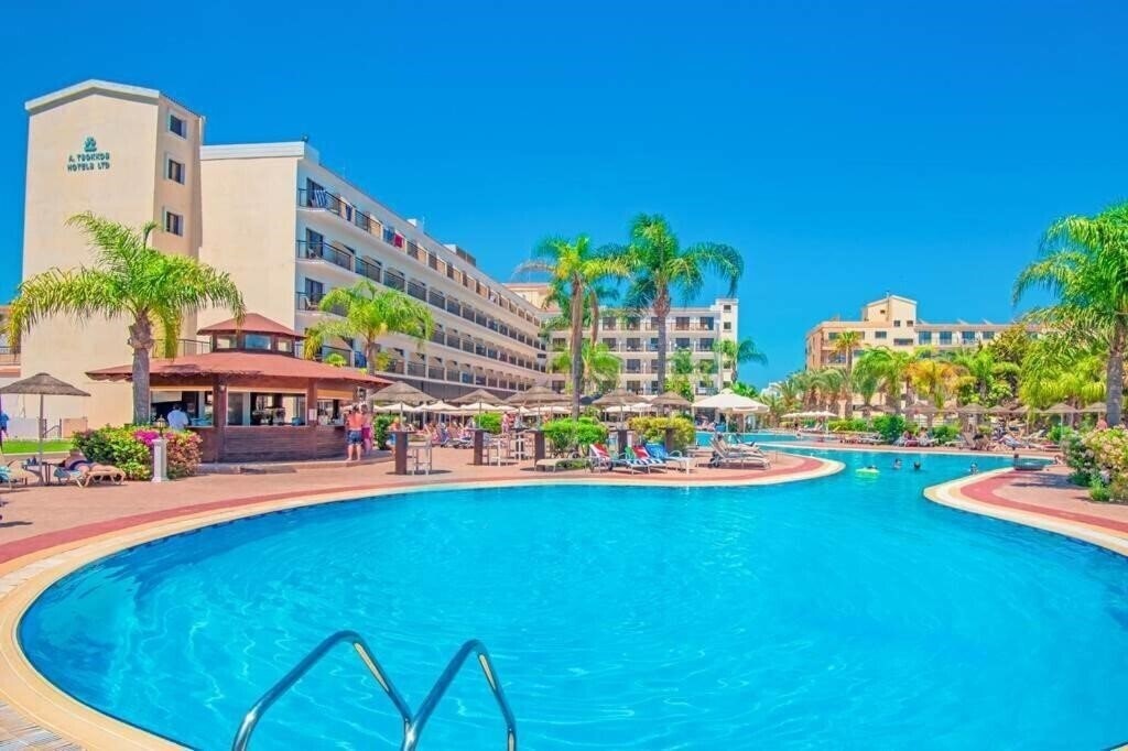 Готель Tsokkos Gardens 4*