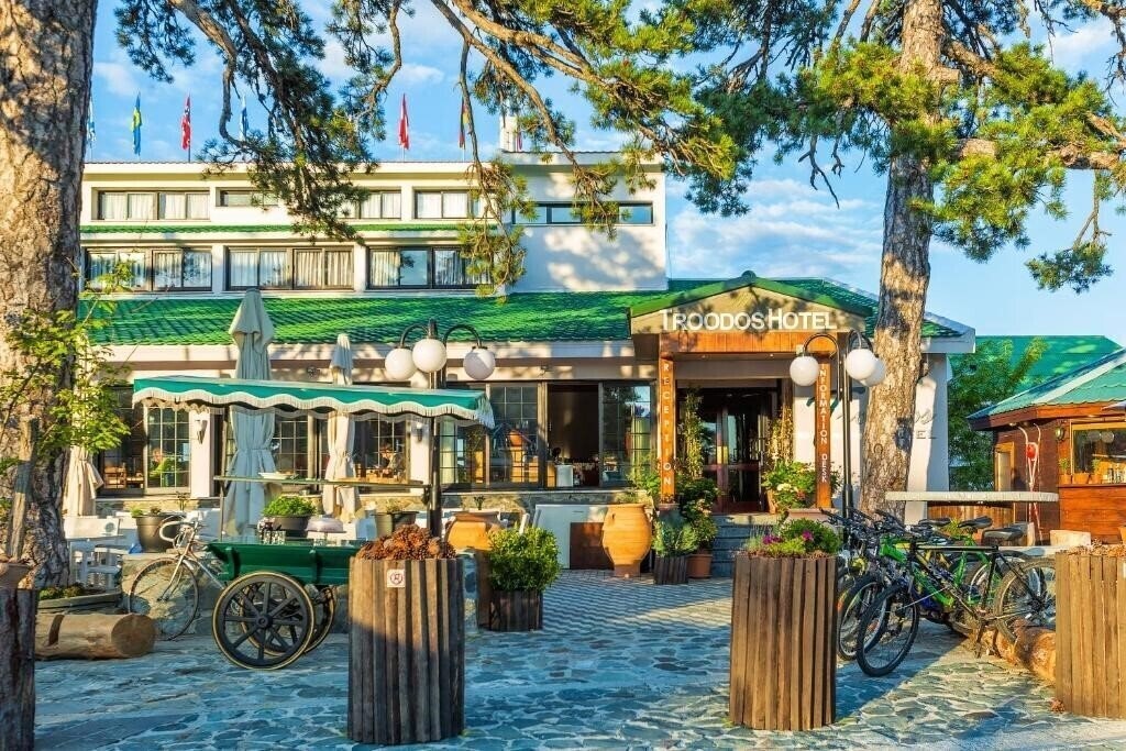 Готель Troodos Hotel 3*