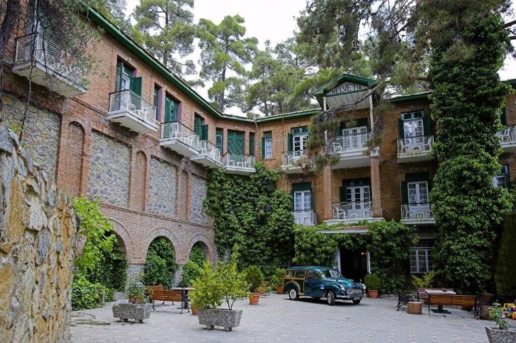 Hotel New Helvetia 3*