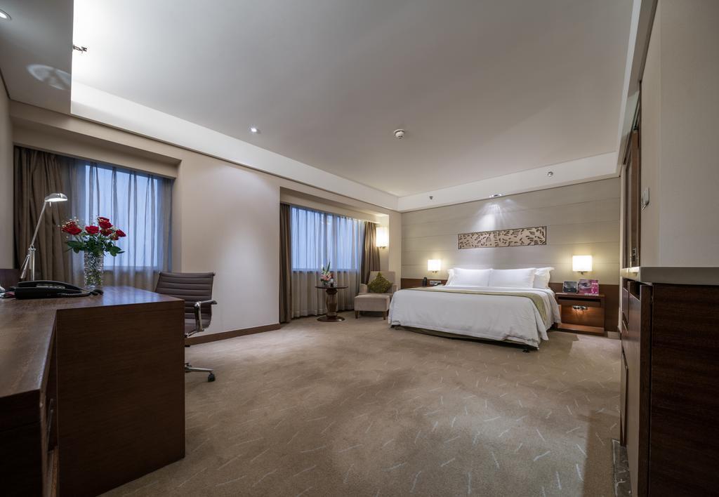 Фотографія Crowne Plaza Guangzhou City Centre 5*