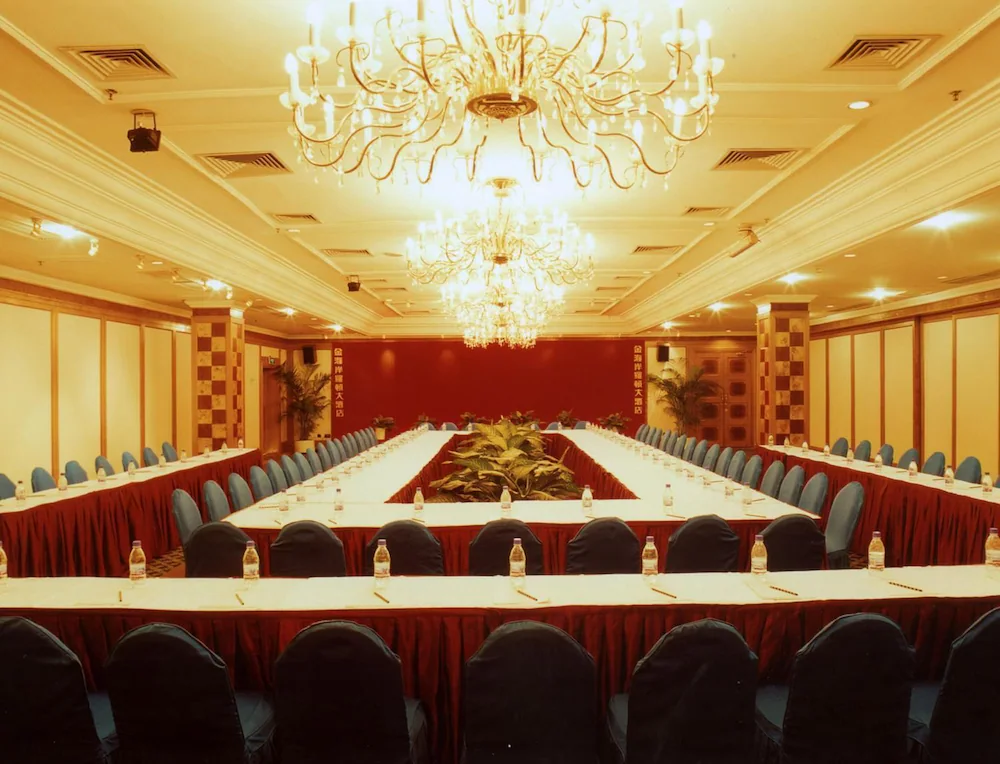 Зображення Golden Coast Lawton Hotel 5*