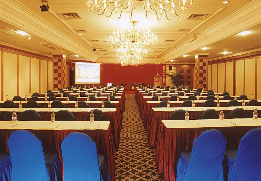 Готель Golden Coast Lawton Hotel 5*