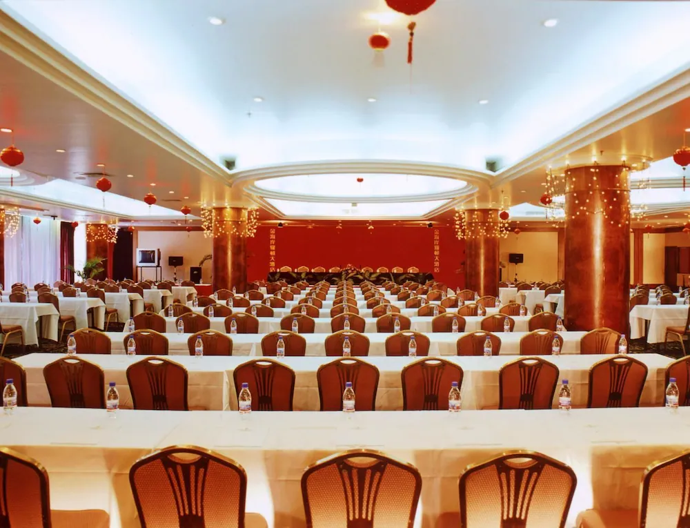 Фото Golden Coast Lawton Hotel 5*