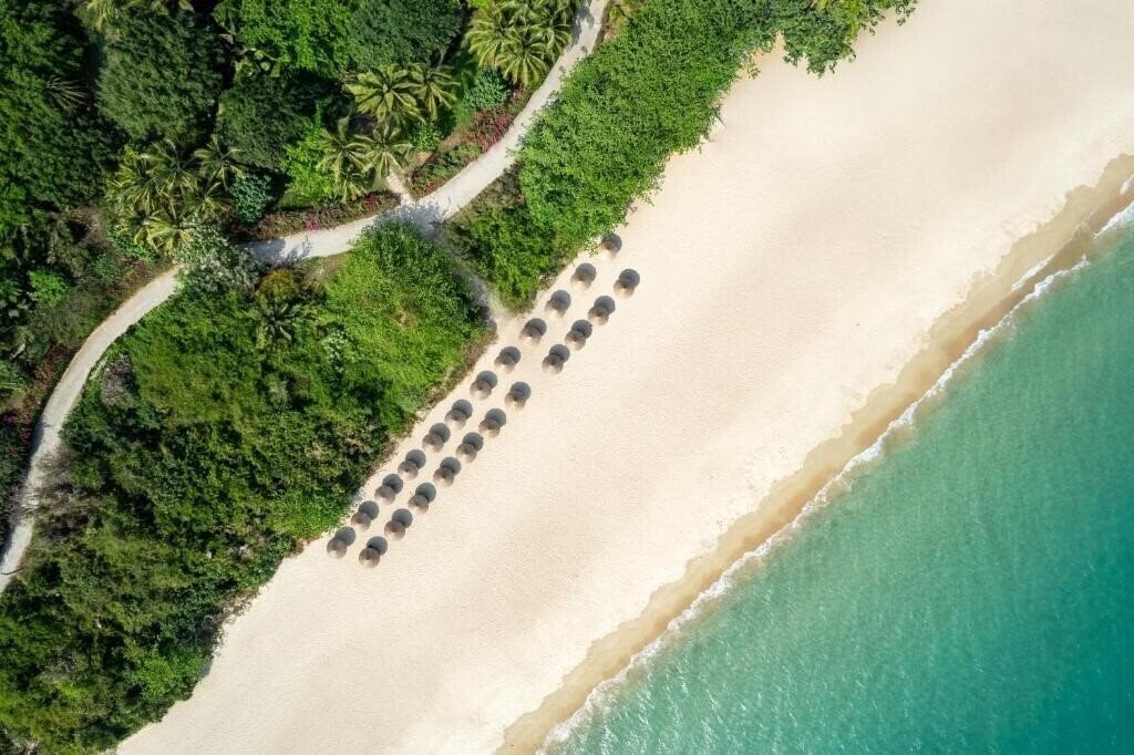 Hotel Holiday Inn & Suites Sanya Yalongbay 5*