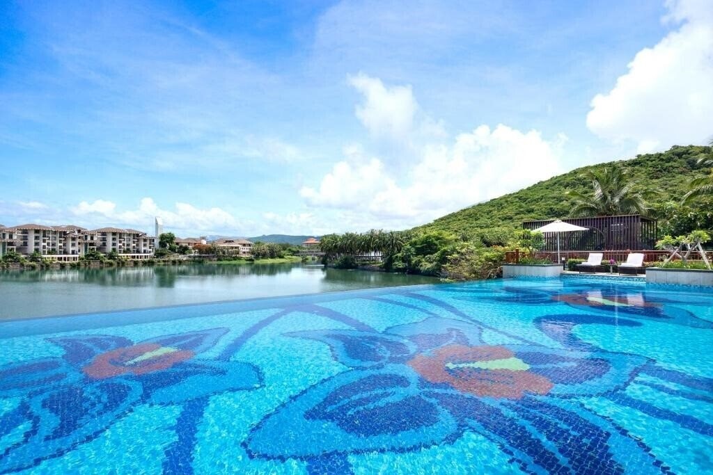 Zdjęcie Holiday Inn & Suites Sanya Yalongbay 5*