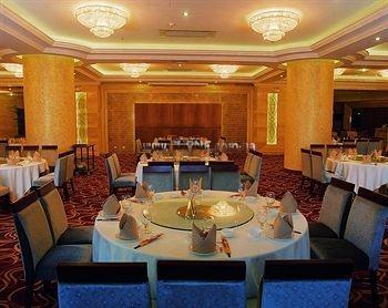 Отель Puxi New Century 4*