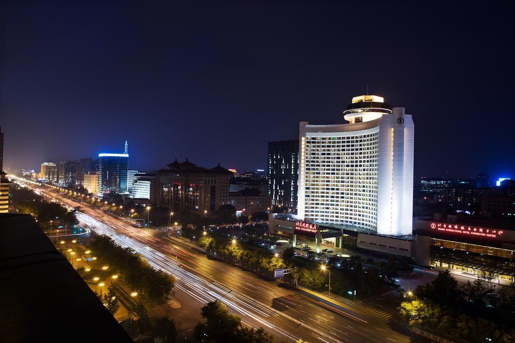 Готель Beijing International Hotel 5*