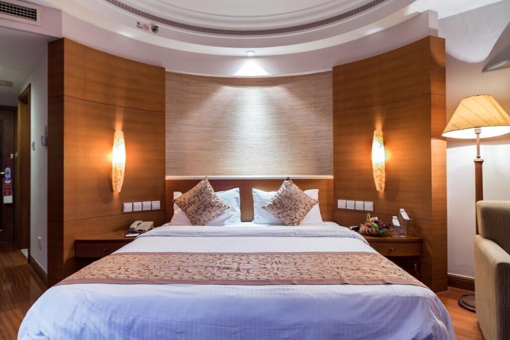 Фото Baohong Hotel Sanya 4*