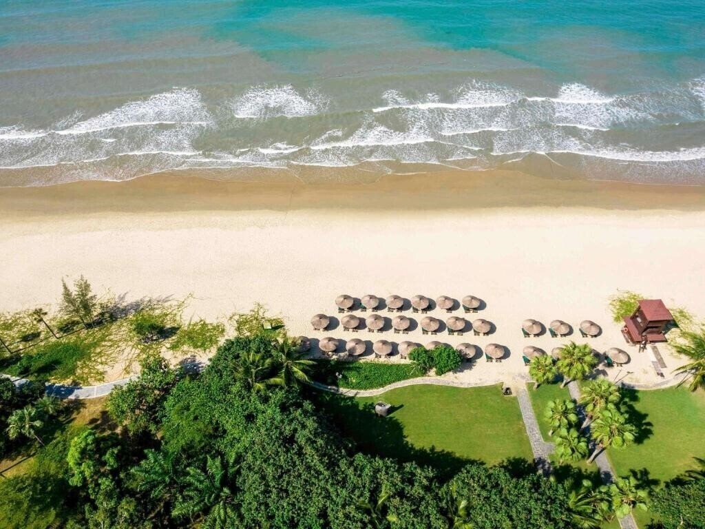 Hotel Pullman Oceanview Sanya Bay Resort & Spa 5*