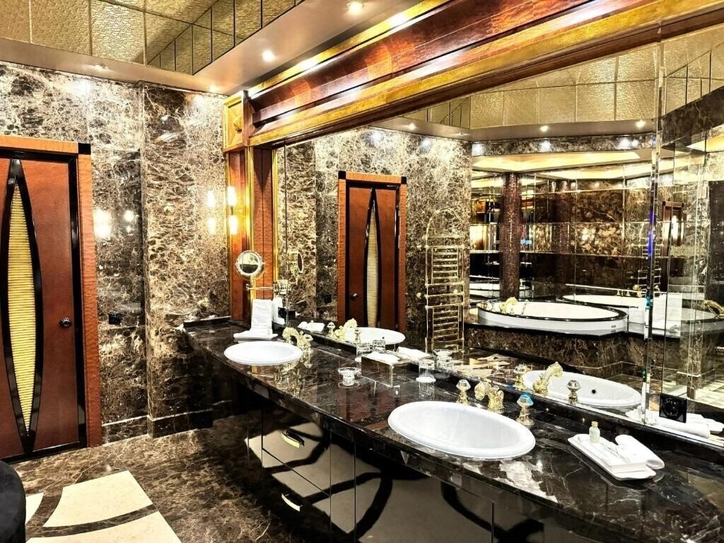 Фотография Royal Casino SPA & Hotel Resort 4*