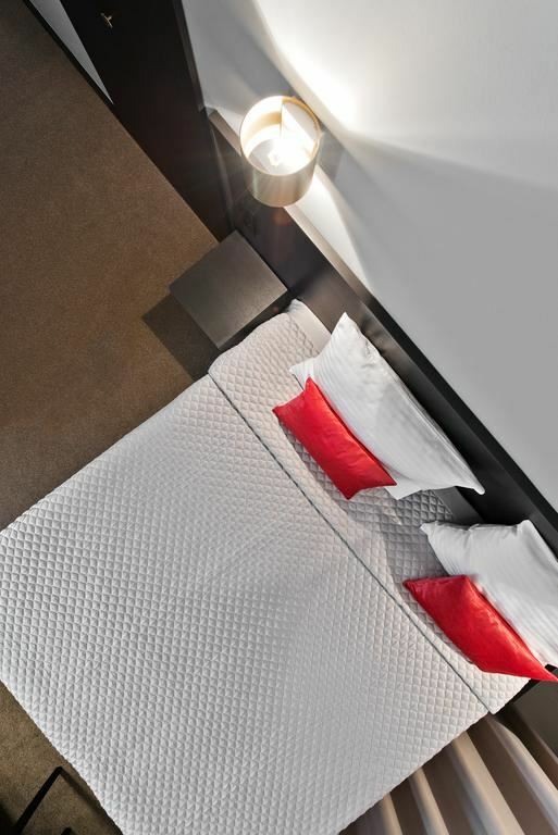 Zdjęcie 15 Th Avenue 3*