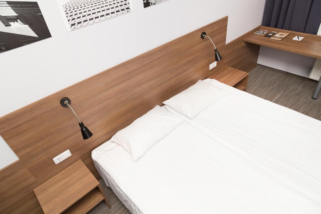 Фотографія Corner 2*