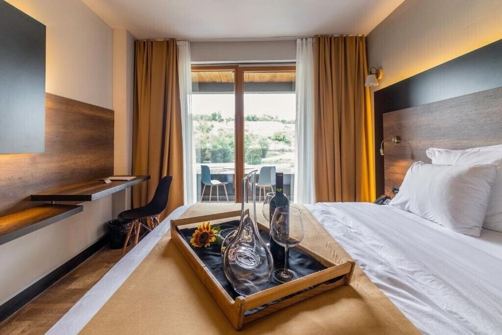 Отель Next Door Park 4*