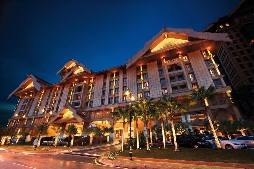 Hotel The Royale Chulan 5*