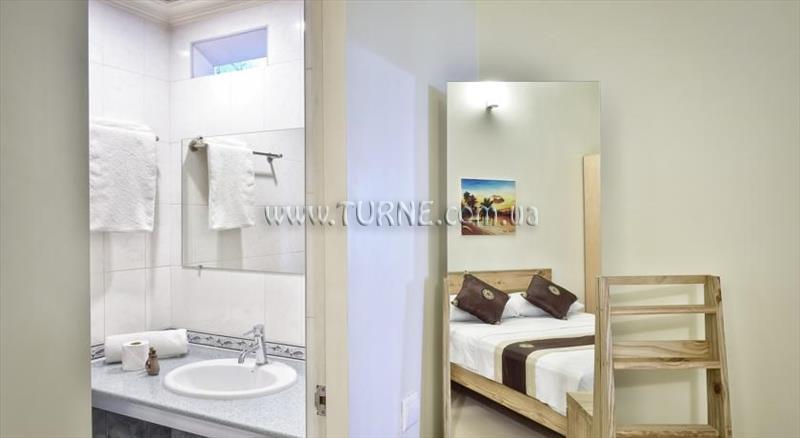 Фотографія WhiteShell Beach Inn 2*