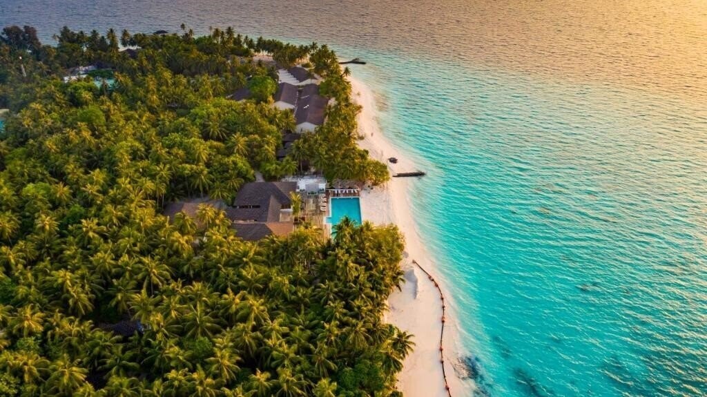 Готель Fiyavalhu Maldives 4*