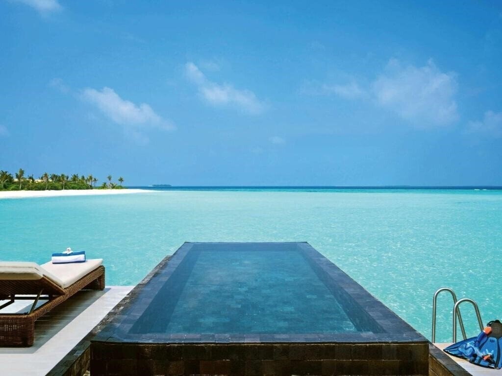 Картинка Movenpick Resort Kuredhivaru Maldives 5*