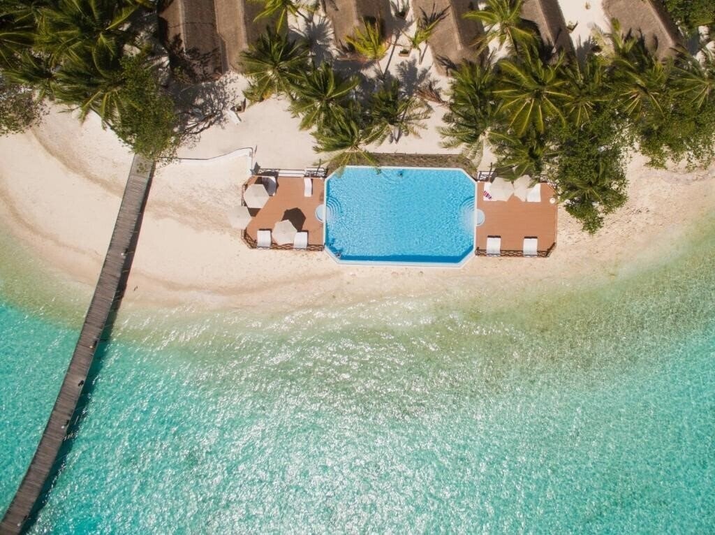 Hotel Thulhagiri Island Resort 4*