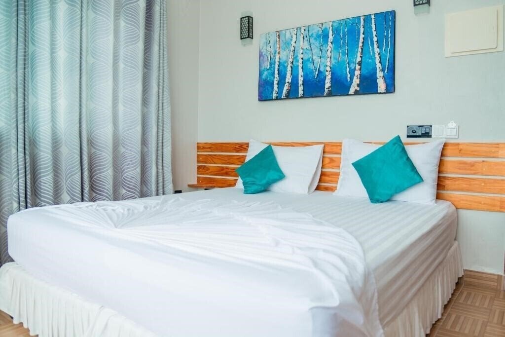 Готель Iris Beach Residence 3*