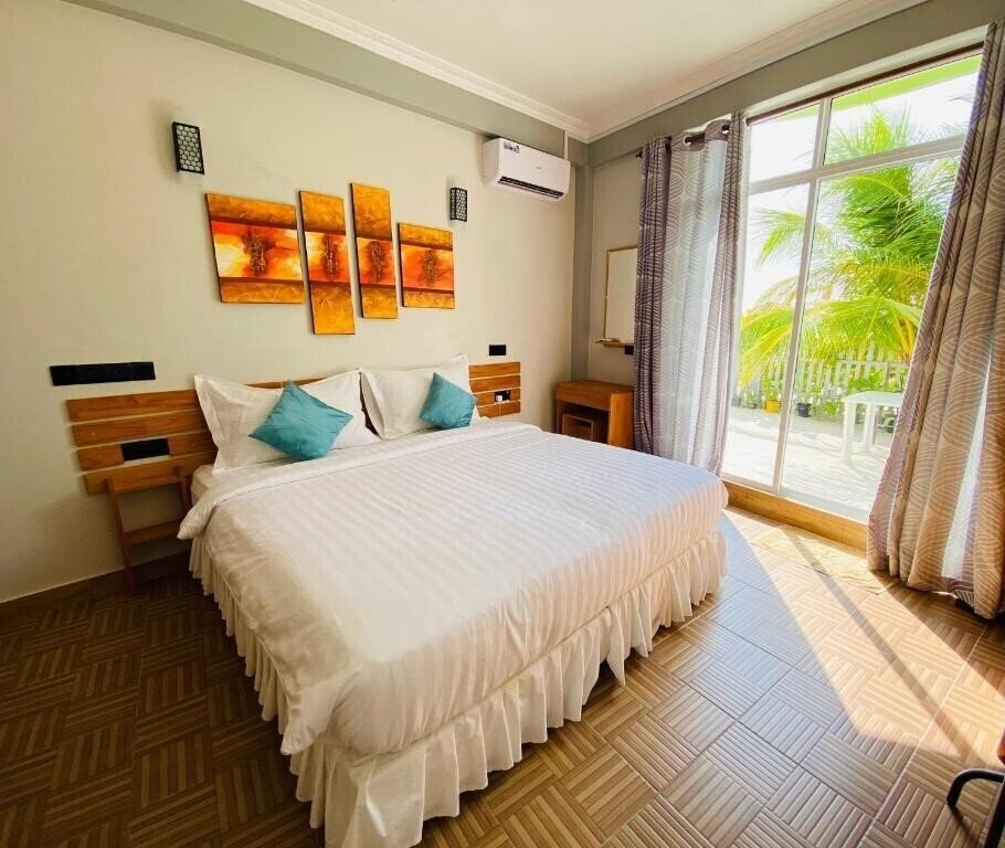 Фото Iris Beach Residence 3*
