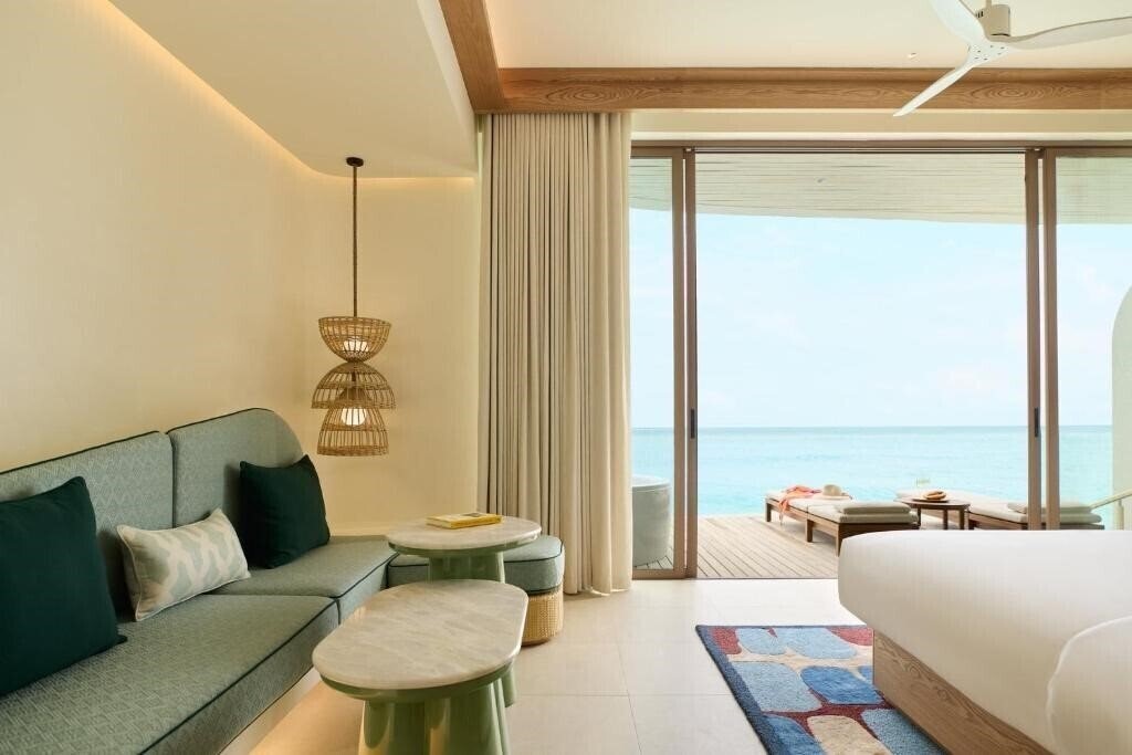 Готель Centara Grand Lagoon Maldives 5*