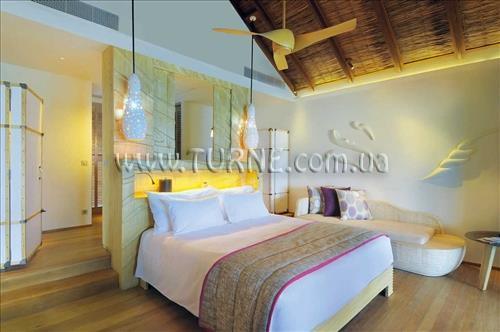 Отель Constance Moofushi Resort 5*
