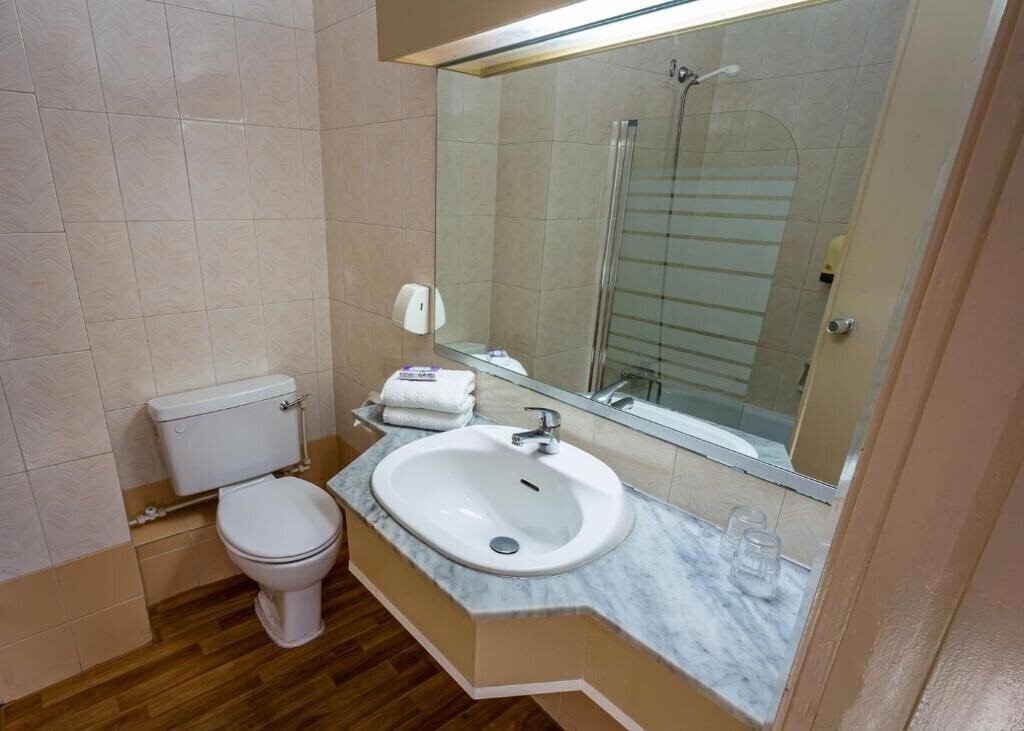 Фотографія Oriana At The Topaz Hotel 4*