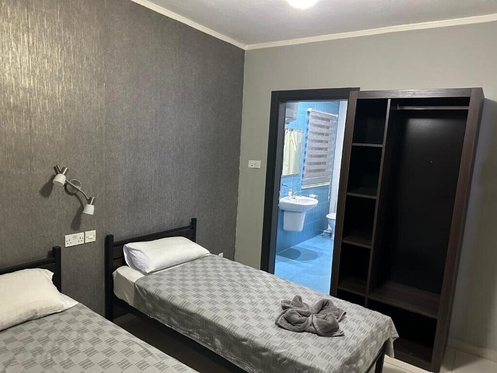 Готель The 7 Apartments 1*