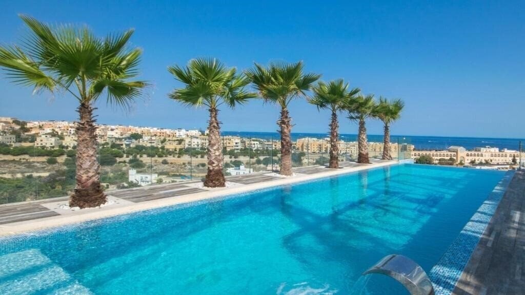 Отель H Hotel 4*