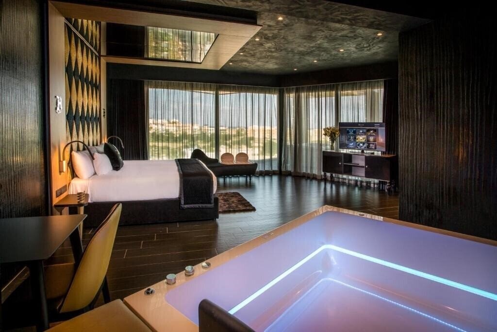 Изображение H Hotel 4*