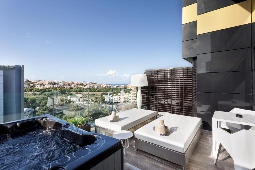 Картинка H Hotel 4*