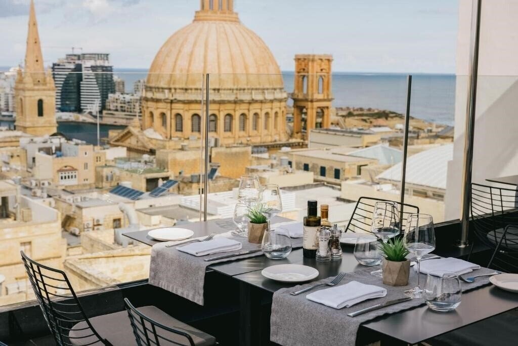 Hotel The Embassy Valletta 4*