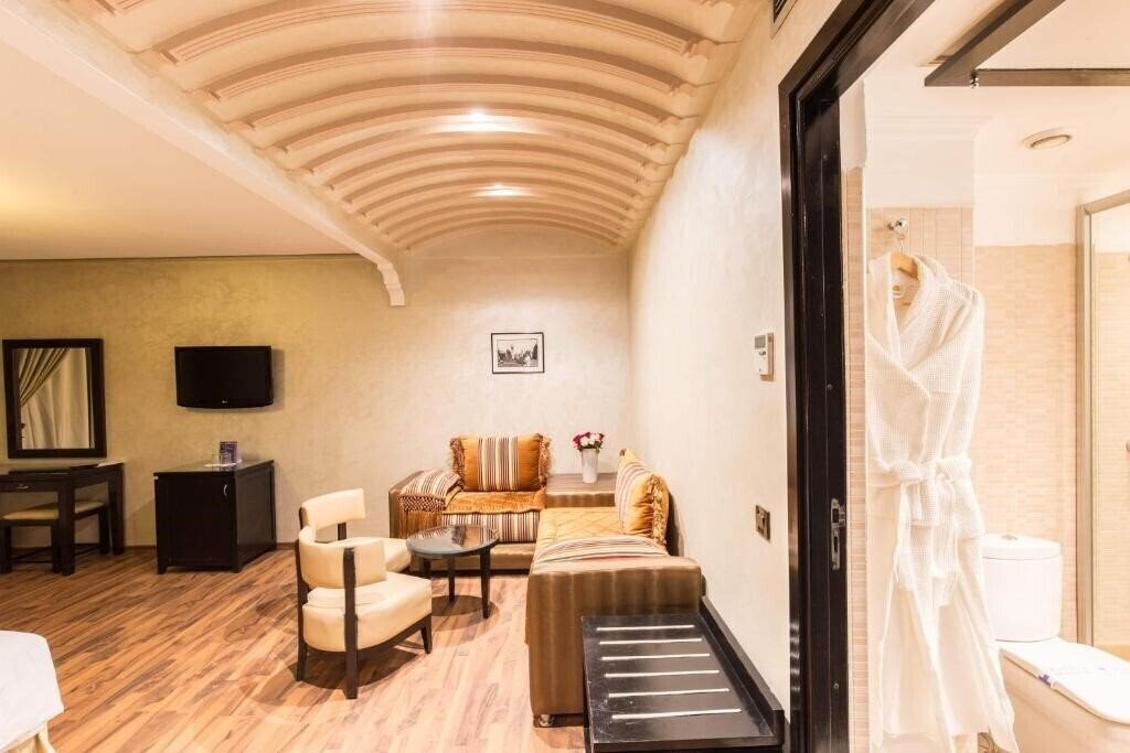 Zdjęcie Almas Hotel 3*