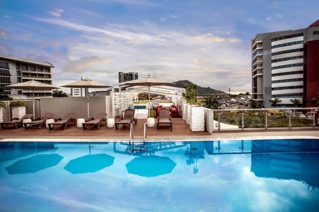 Zdjęcie Hennessy Park Hotel 4*