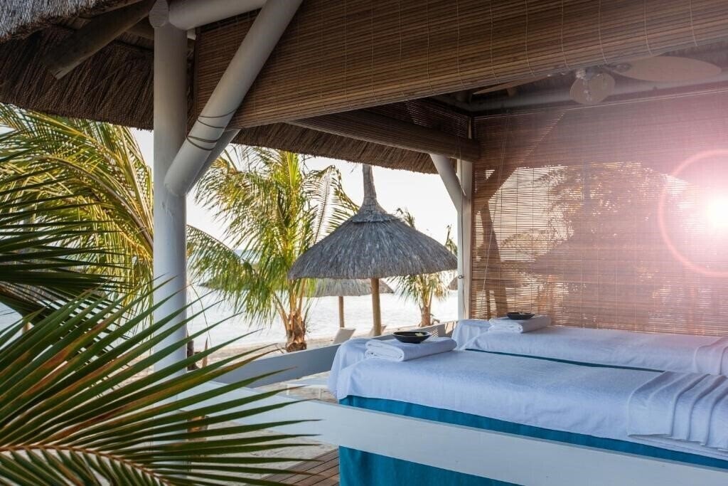 Фото Veranda Pointe Aux Biches 4*