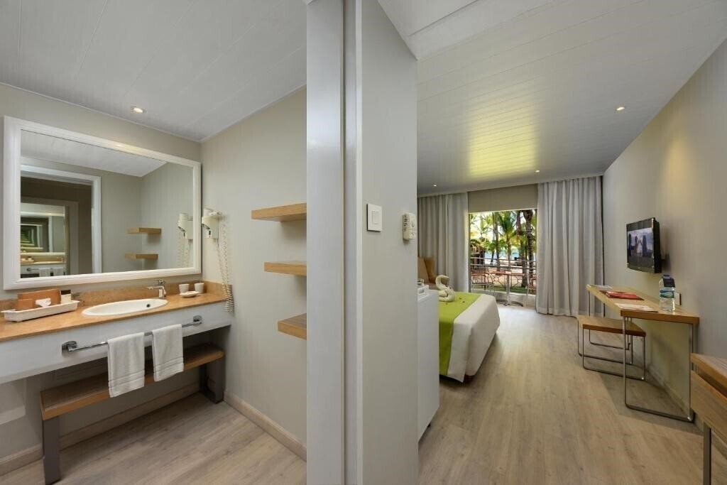 Фотографія Mauricia Beachcomber Resort & SPA 4*